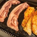 친구와 돌담길 이미지