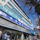 버스정류장 옆 횡단보도 이미지