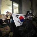 "계엄령 괴담"이라던 조선일보 사설에 '성지순례' 행렬 봇물 이미지