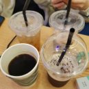커피는 셀프 앤 마카롱