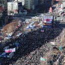 &#34;윤석열 즉각 퇴진&#34; &#34;이재명이 내란&#34; 올 마지막 주말도 쪼개진 광화문 이미지