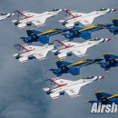 Blue Angels and Thunderbirds Fly Together Over New York City 이미지