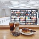 시흥 소래산 베이커리카페 더숲 소전<b>미술관</b> 책도 보고 <b>미술</b><b>작품</b>도 구경하고