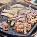 돌판에누운삼겹살 - 고양시 덕양구 도래울안길 62 | 돌판에누운삼겹살