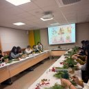 원예테라피_초록식물이 주는 마음의 위로 | [연말 직원 힐링 프로그램 소진 방지 단체 기업 출강] 크리스마스 생화 트리 만들기