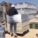 지게차로 뭐하는 짓인지~~~ 이미지