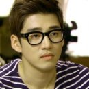 안경을 찾는 사람들 이미지