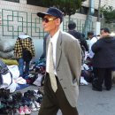 글로벌 패션 플랫폼 에센스(SSENSE)에 소개된 한국 동묘 패션 이미지