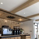 우드멍 | 울산 태화동 신상카페 일리노 스튜디오 솔직후기: 우드톤 감성과 로터리 뷰가 주는 묘한 힐링