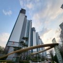 현진유통 | 경북 구미 드레스룸 시공 사례: 실버 프레임과 메이플 선반으로 완성한 1자형 시스템행거 3개 설치 후기