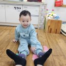 👣친구와 마주 앉아 발을 맞춰요👣 이미지