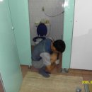 은평구..응암동..어린이집(화장실문짝)큐비클 칸막이보수공사 이미지