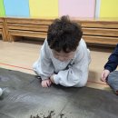 하얀) 꿈틀꿈틀 지렁이🪱 이미지