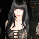 그룹 에스파(aespa)의 멤버 닝닝, 우아한데 과감해…가슴 트임룩도 '고급스럽게' 이미지