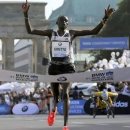베를린 마라톤에서 케냐가 또 세계최고기록을 세우며 우승했다 이미지