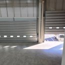 김해-상동-8-비상-1 | 김해 상동 물류센터 오버헤드도어·대형 스크린방화셔터 설치 완료 | 마이크로셔터 시공 후기