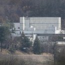 윤석열,, 문재인은 하루도 안봐주고 청와대서 쫓아내, 호텔서 자고 다음날 대통령 취임식에 참석! 이미지