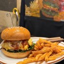 스테이플버거 | [오류] 육즙 팡팡 수제 패티에 힙한 감성까지? 인생 수제버거 맛집 ‘스테이플버거’ 솔직후기 🐷