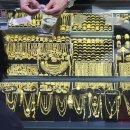 ‘사상 최고’ 치솟은 금값…지금 투자해도 될까 이미지