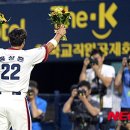 꽃을든남자 이미지