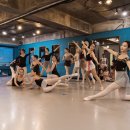 성인 발레스트레칭 이미지