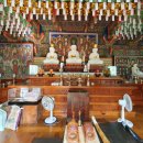 함안 장춘사 석조석가여래삼존좌상 이미지