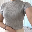 꽃샘니트 | [4월 소비기록 1편] 몽돌, 홀가먼트 하프넥 플리츠•스퀘어넥 골지 니트 후기