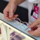 플러스안경 이미지