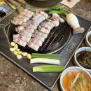 경복궁역 1번출구 앞 | 경복궁역 고기집 뼈탄집 서촌점 | 가족 외식으로 완벽했던 삼겹살 맛집 후기