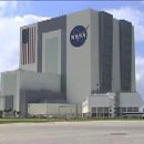 [VOA 영어뉴스] Atlantis Astronauts Arrive, Tourists Follow for Final Shuttle Launch 이미지