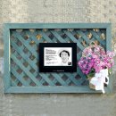 [03/09] 캘리그라피 취미반 | 마리핸즈 메탈 포토 추모 사진, 야외에서도 고인의 미소를 오랜 세월 볼 수 있습니다.