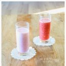 딸기로 만든 두가지 음료. 딸기우유와 딸기에이드 이미지