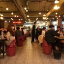 조개를 까는 사람들 이미지