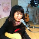 2012.2.25일 저명하신 윤치경 가스펠 목사님이 운영하고있는 한국 장애인 문화 선교회 기금 행사에서 봉사하는 가수이수나 이미지