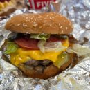 단짝 | 용산 핫플 파이브가이즈에서 치즈버거, 솔티드 카라멜 쉐이크로 단짠단짝 끝판왕 찍고 온 솔직 후기!