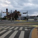 횡단보도 앞 이미지