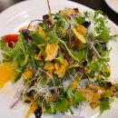 한정식 소나무 앞 이미지