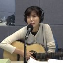 가수 김희진의 노래로 전하는 이야기@Too Young/불규칙하게 반동하는 럭비공의 매력 이미지