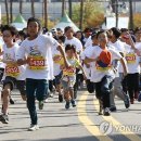 "유일한 세계공용어는 아이의 울음소리"(연합뉴스) / 왼손이 하는 일을 오른손이 모르게 하는 행복(행복을 나눠주는 남자) 이미지