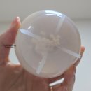 플라워아트 작품 제작 | 다사다난한 다이소 실리카겔로 말린 흰장미꽃 셀프 부케 레진아트 도전 후기-와인잔과 원형문진