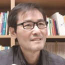 심오하거나 우스꽝스럽거나, 혹은 둘 다: ＜부고니아(Bugonia)＞(Yorgos Lanthimos,2025 ) - 정병기 이미지