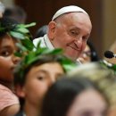 교황, 어린이들과 대화 “행복은 평화롭게 친구로 사는 것” 이미지
