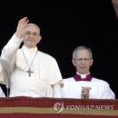 Pope gives pep talk to activists in S. Korea, worldwide fighting 이미지