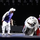 광대들의 신명나는 놀음판 도는 놈 뛰는 놈 나는 놈 이미지