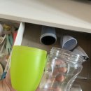 쏟아지는 컵 이미지