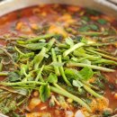 태산로 | 40년 전통의 수제비가가 가득한 메기매운탕 맛집, 용댕이 매운탕