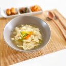 감자 수제비 만들기 수제비 반죽 비율 숙성 밀가루 요리 이미지