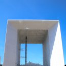 파리 신개선문(Grande Arche)과 라데팡스 이미지