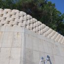 지혜태양광 | 전원주택앞 공터 담 벽면에 태양광가로등 설치