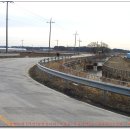 건물 앞 삼거리 이미지